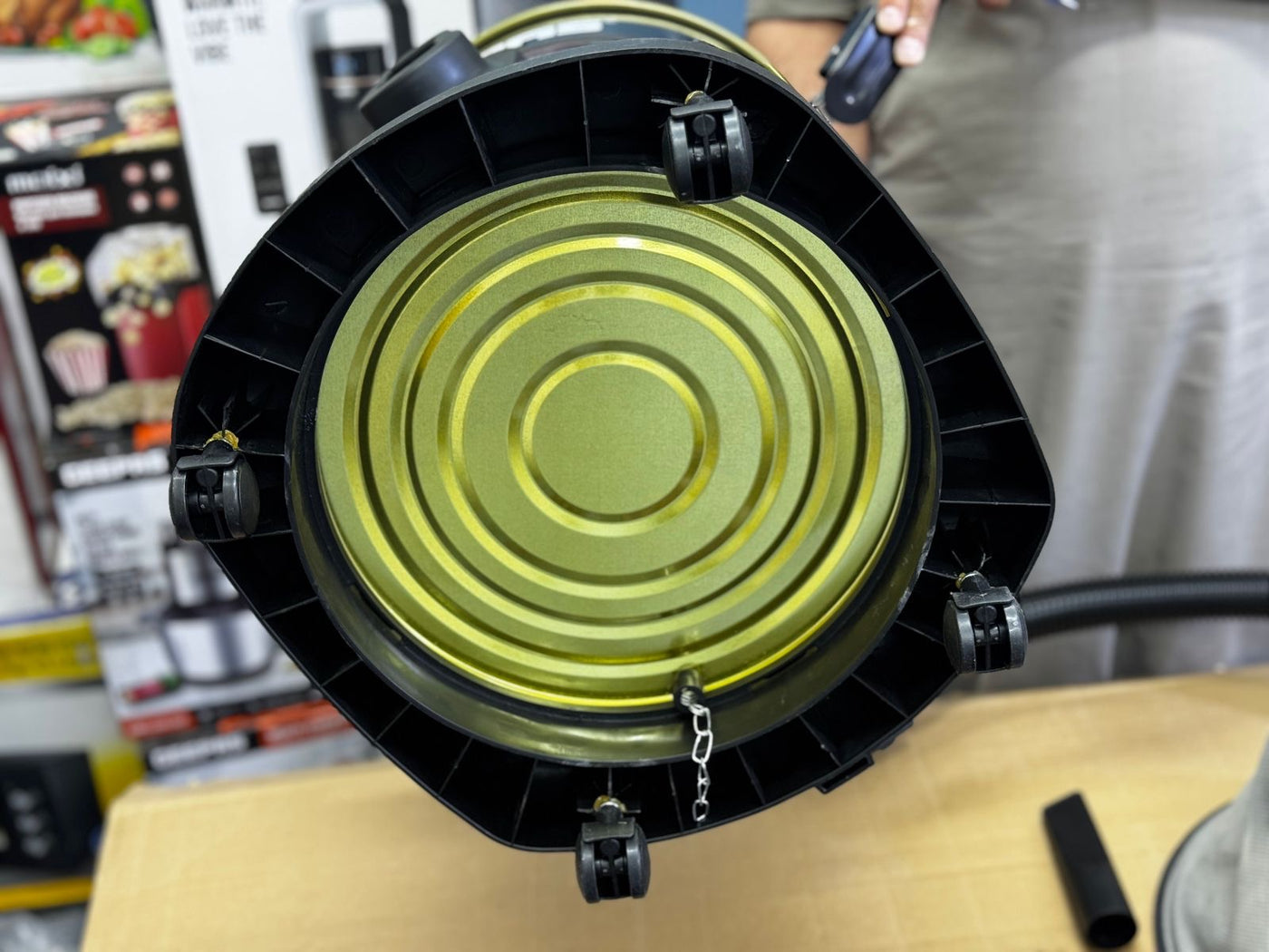 Geepas brand Drum Vacuum Cleaner 25L and 2500 watt