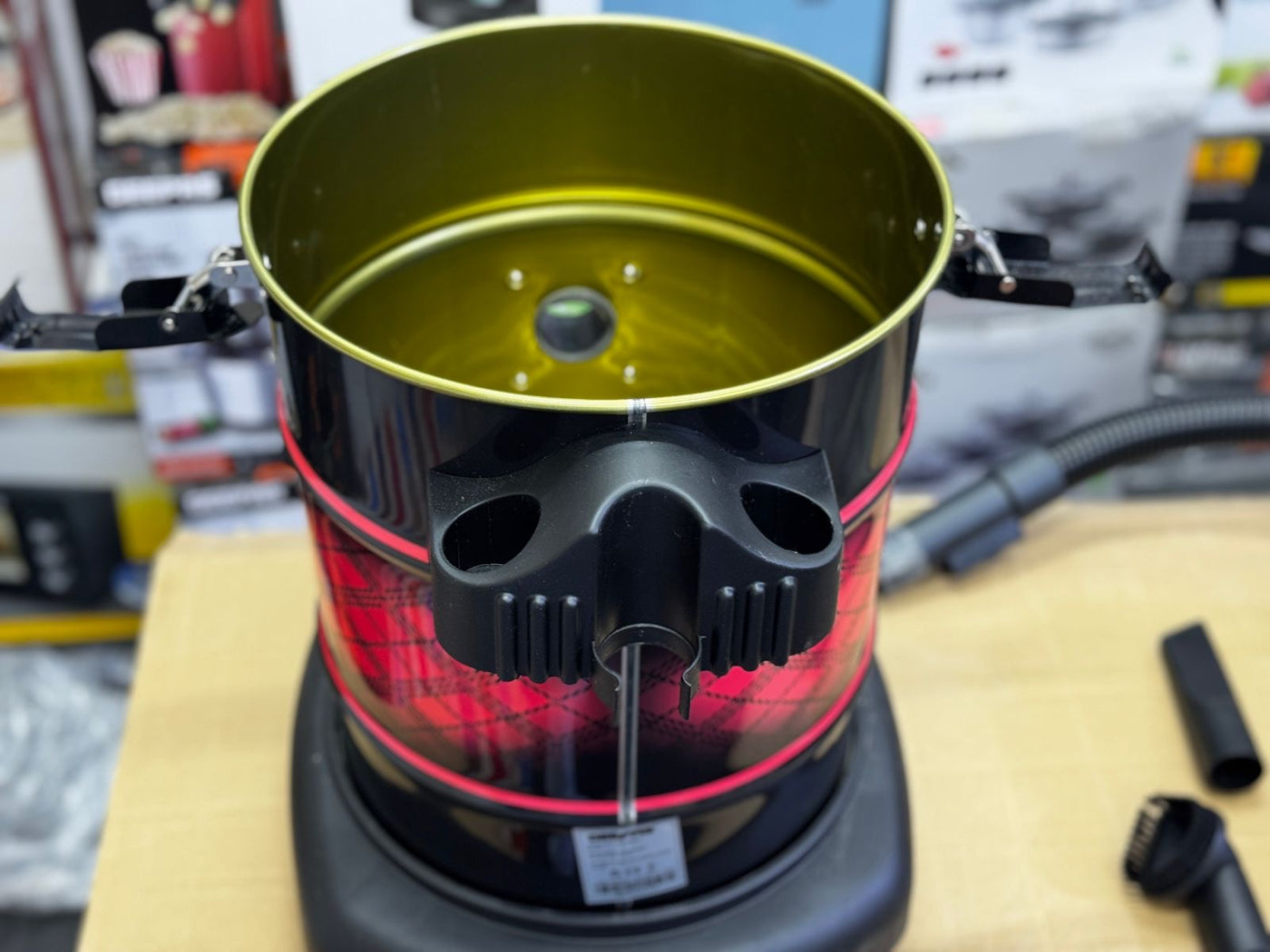 Geepas brand Drum Vacuum Cleaner 25L and 2500 watt